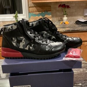 Mazino NEW Black, Red and Gray Camouflage Athletic Shoes